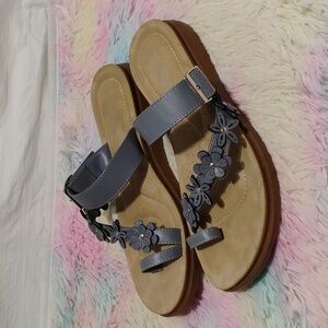 (#A2) NWOT Annie Abetsy Floral & Silver Detail Sandals Sz.8.5W